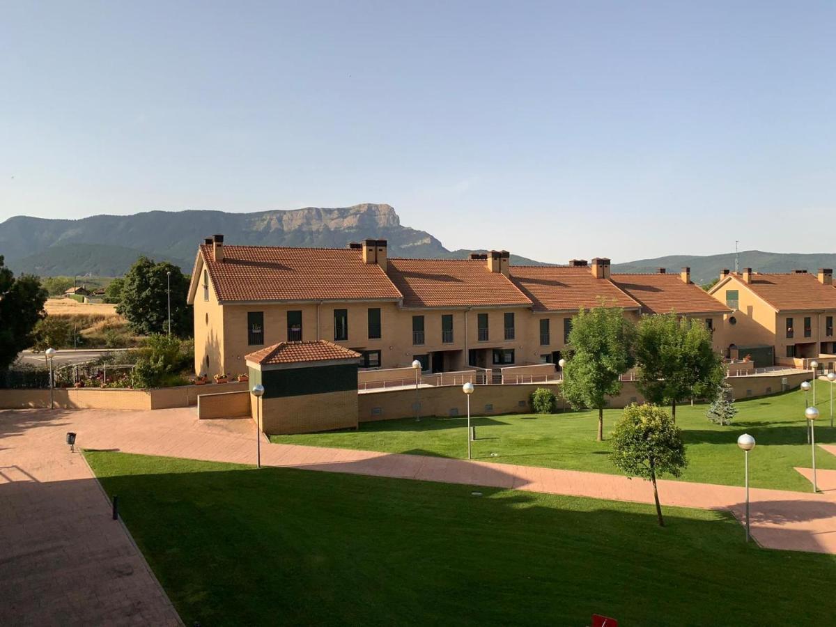 Apartamento Los Manos De Oroel Jaca Exterior photo